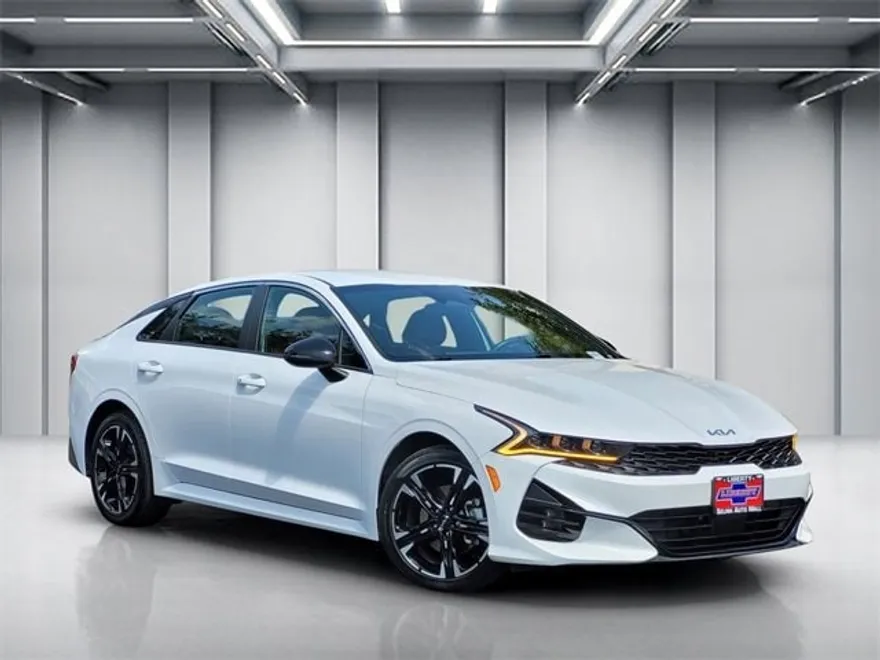 2024 Kia K5 GT-Line photo 1