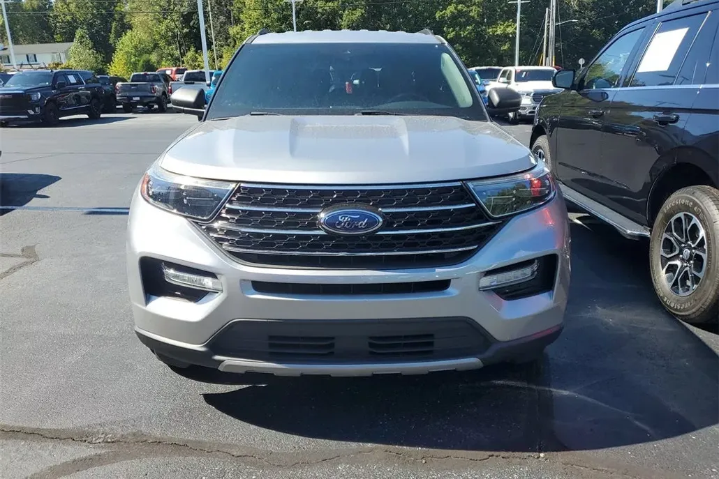 2020 Ford Explorer XLT photo 1