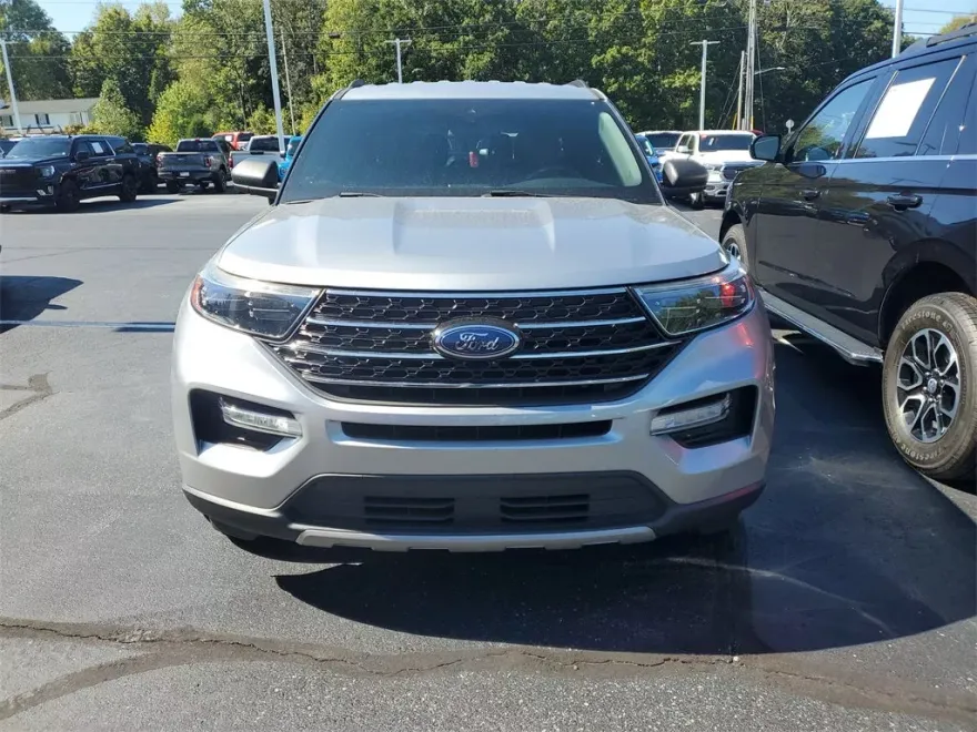 2020 Ford Explorer XLT photo 1