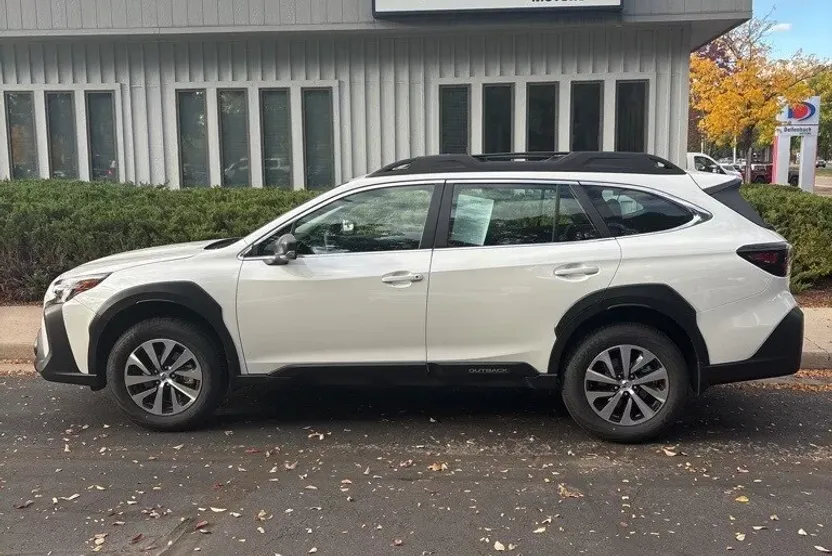 2025 Subaru Outback 2.5i photo 1