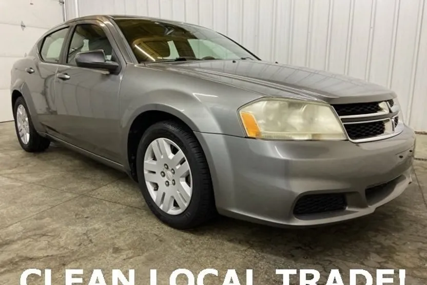 2012 Dodge Avenger SE photo 1