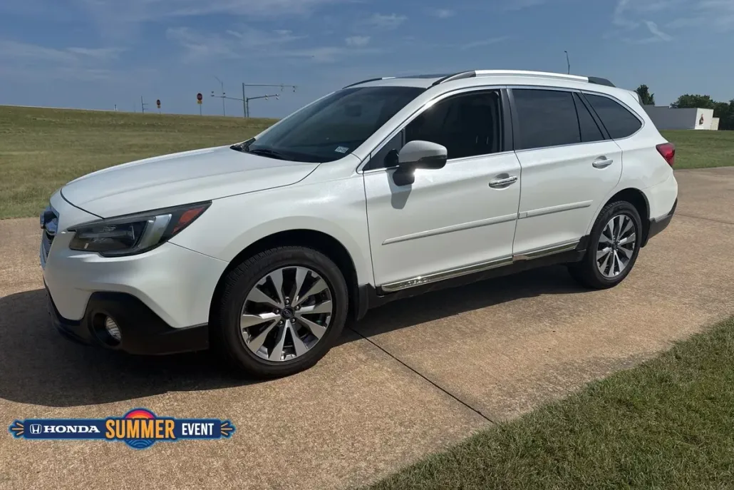 2018 Subaru Outback 3.6R Touring photo 1