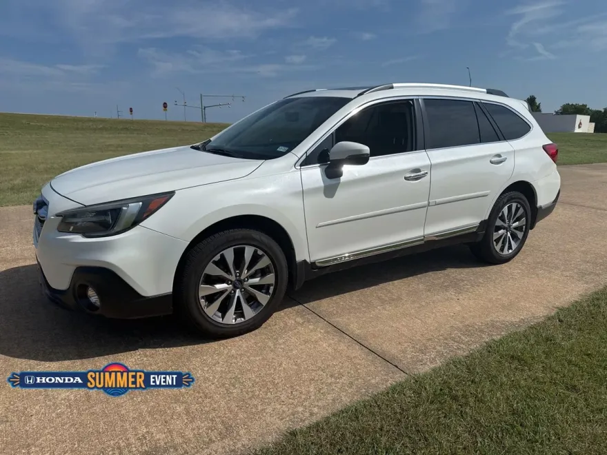 2018 Subaru Outback 3.6R Touring photo 1