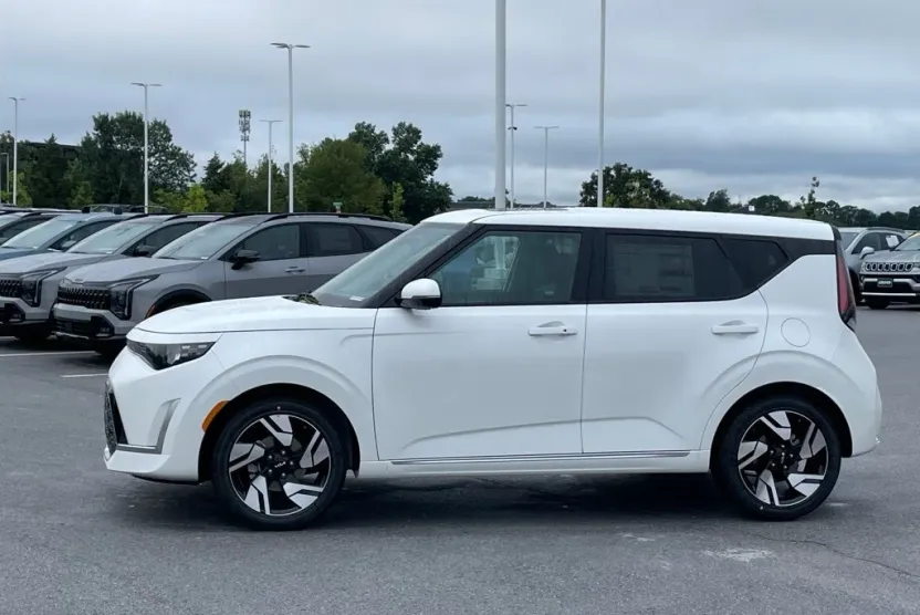 2025 Kia Soul GT-Line photo 1