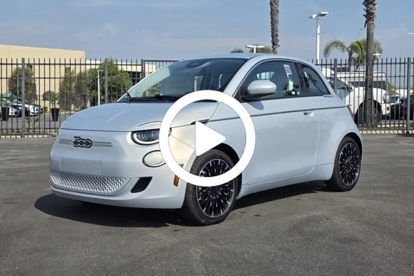 2025 Fiat 500e La Prima photo 1