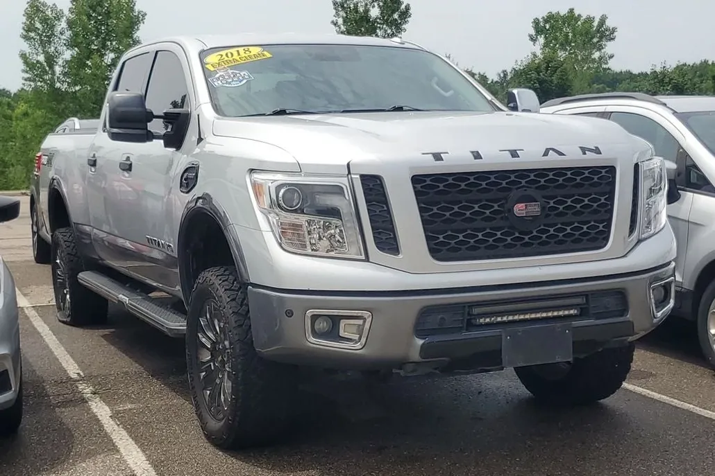 2018 Nissan Titan PRO-4X photo 1