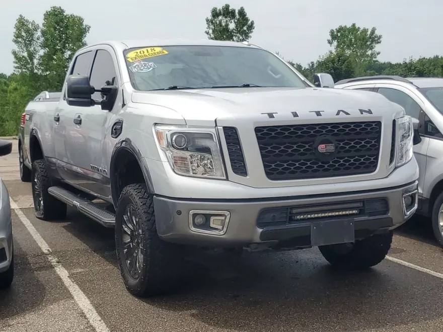 2018 Nissan Titan PRO-4X photo 1