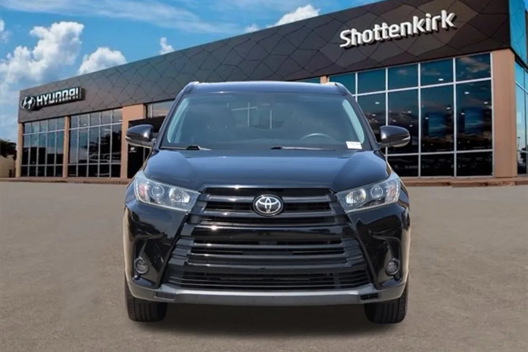 2019 Toyota Highlander SE photo 1
