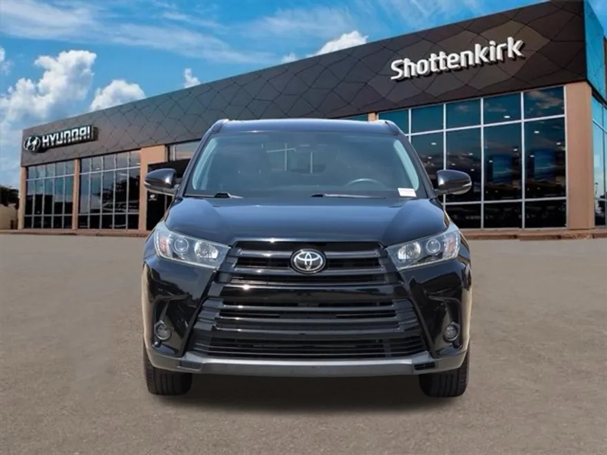 2019 Toyota Highlander SE photo 1