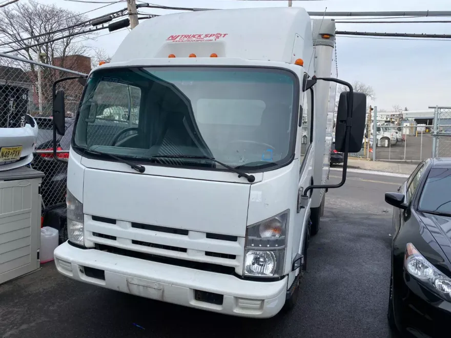 2013 Isuzu NPR photo 1
