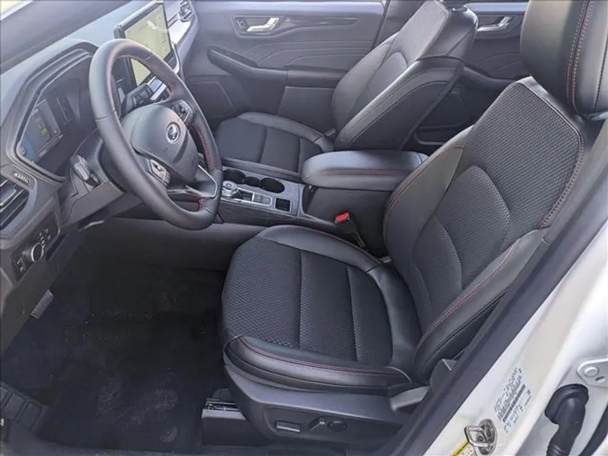 2025 Ford Escape ST-Line photo 1