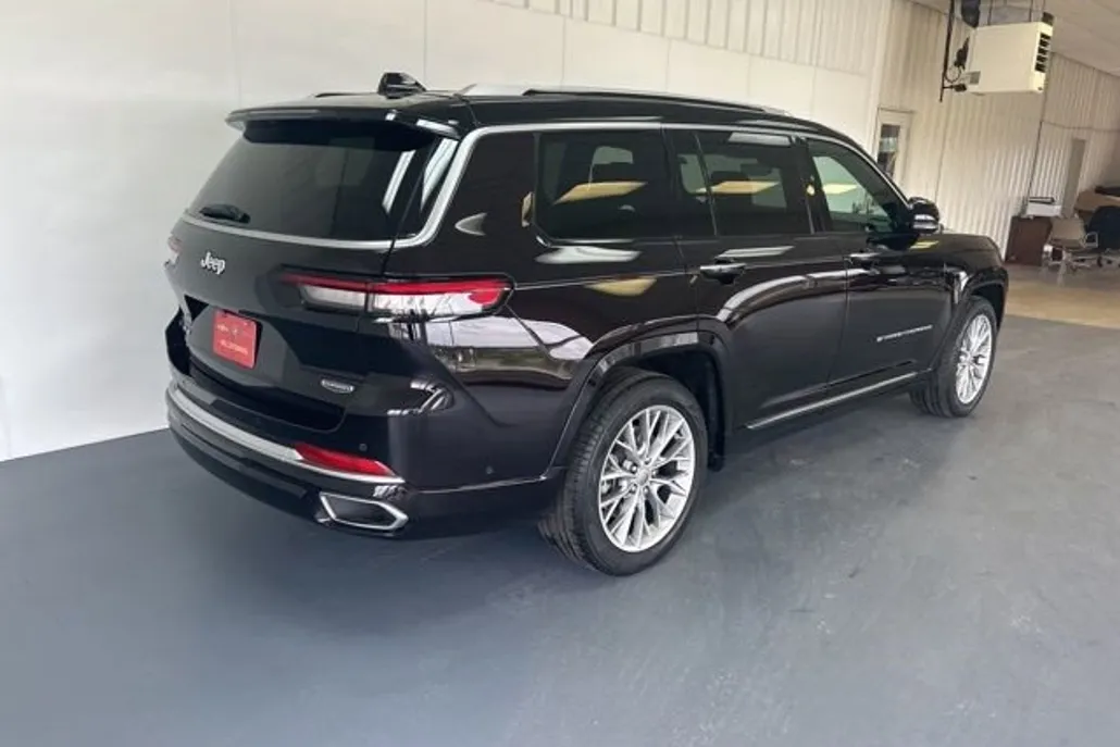 2023 Jeep Grand Cherokee L Summit photo 1
