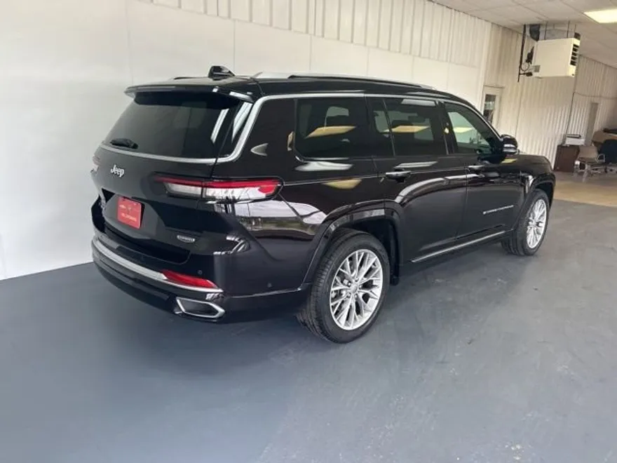 2023 Jeep Grand Cherokee L Summit photo 1