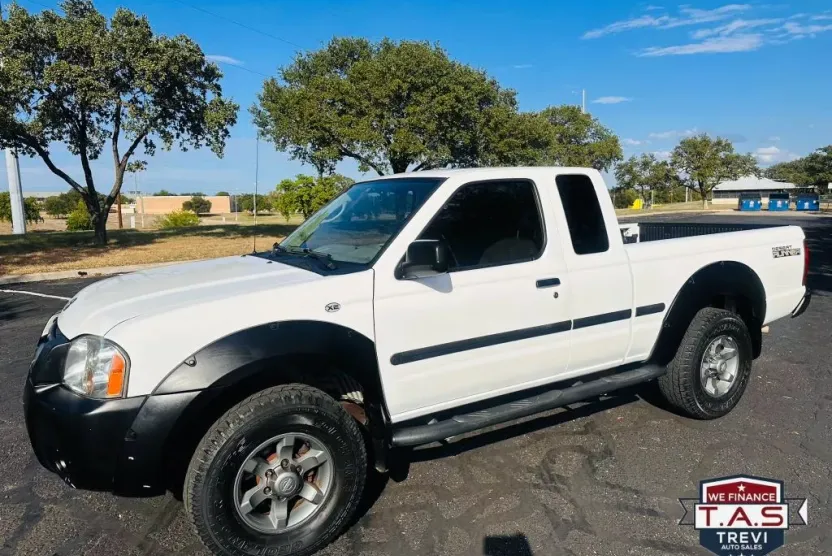 2002 Nissan Frontier King Cab Desert Runner XE photo 1
