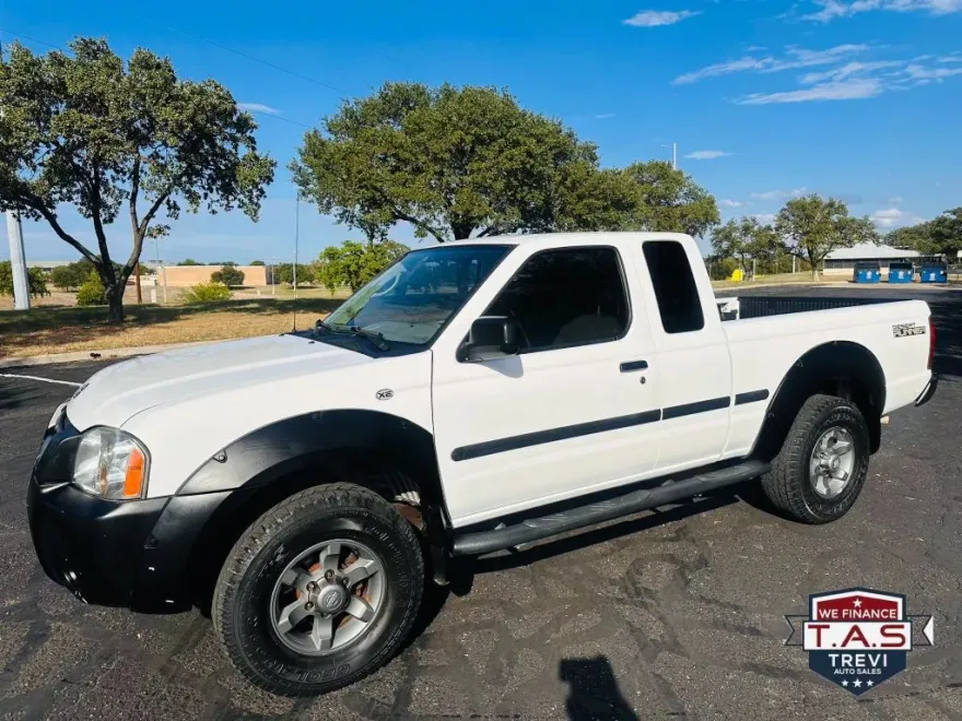 2002 Nissan Frontier King Cab Desert Runner XE photo 1
