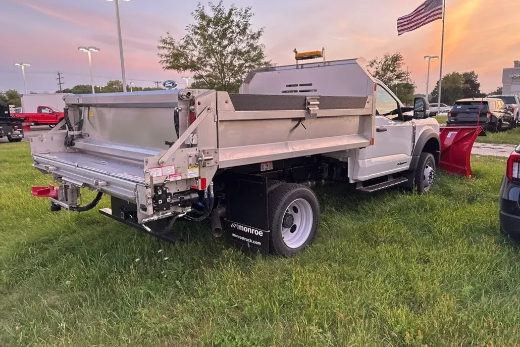 2025 Ford F-550 photo 1