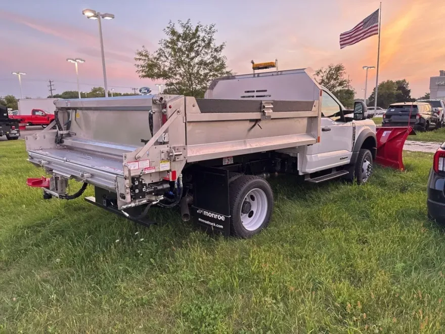 2025 Ford F-550 photo 1