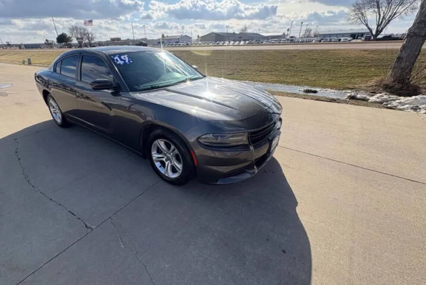 2019 Dodge Charger SXT photo 1