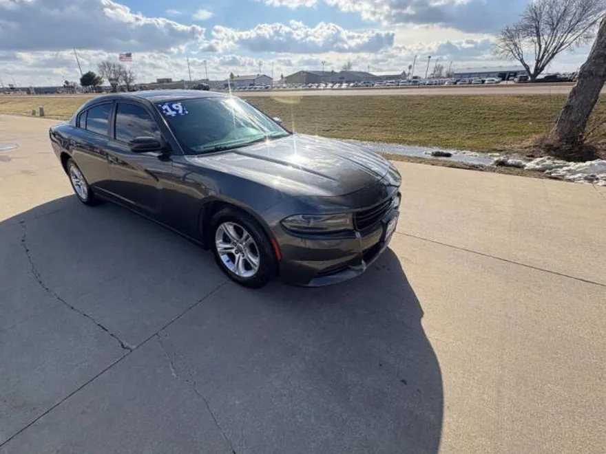 2019 Dodge Charger SXT photo 1