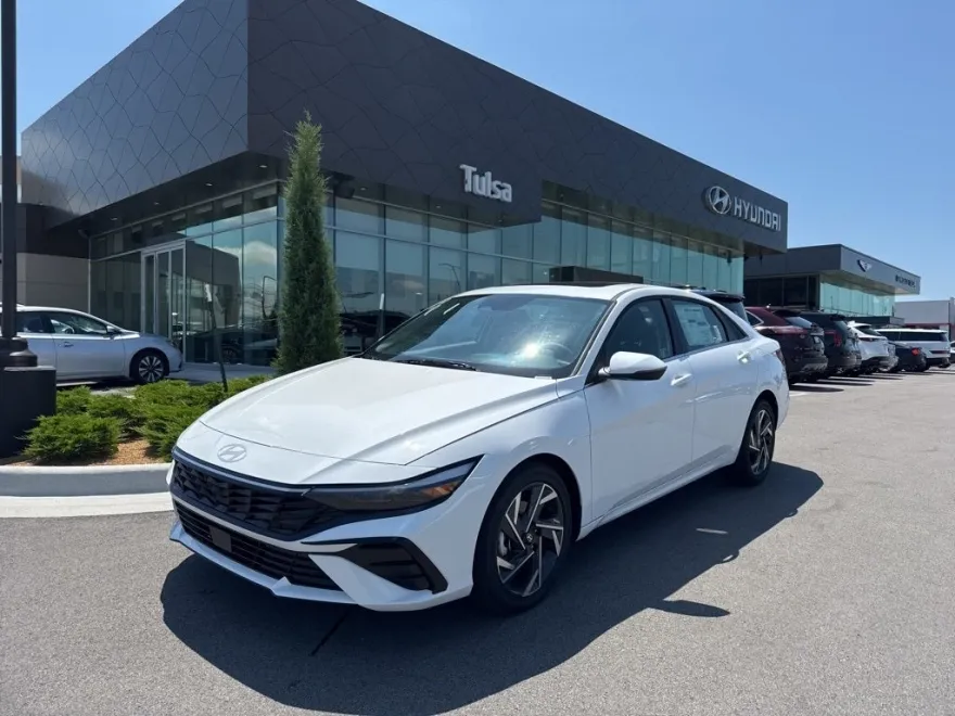 2025 Hyundai Elantra Limited photo 1