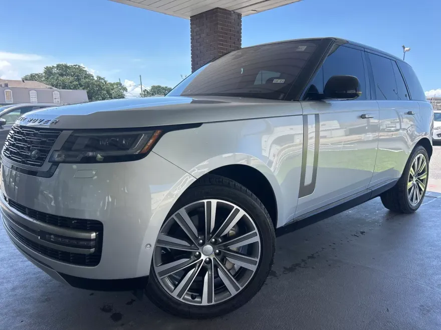 2023 Land Rover Range Rover SE photo 1