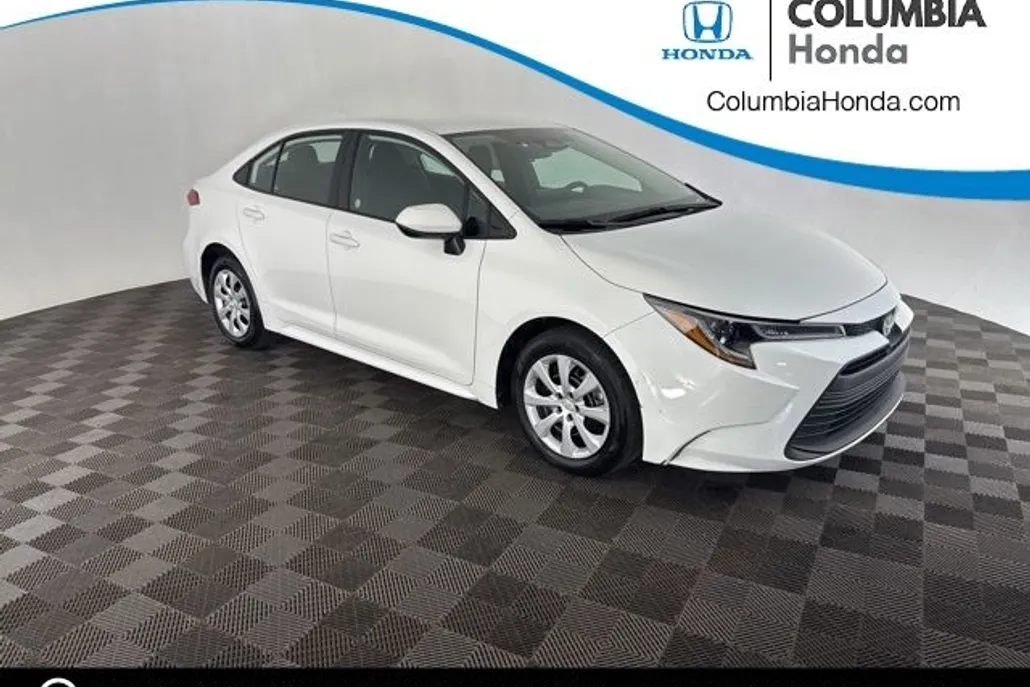 2024 Toyota Corolla LE photo 1