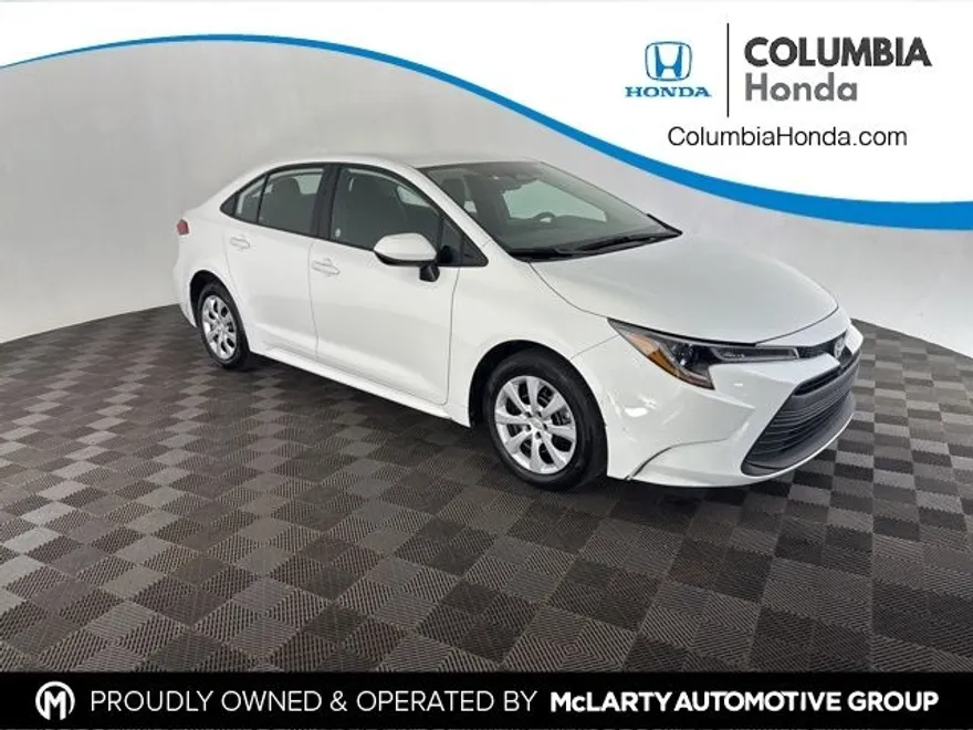 2024 Toyota Corolla LE photo 1