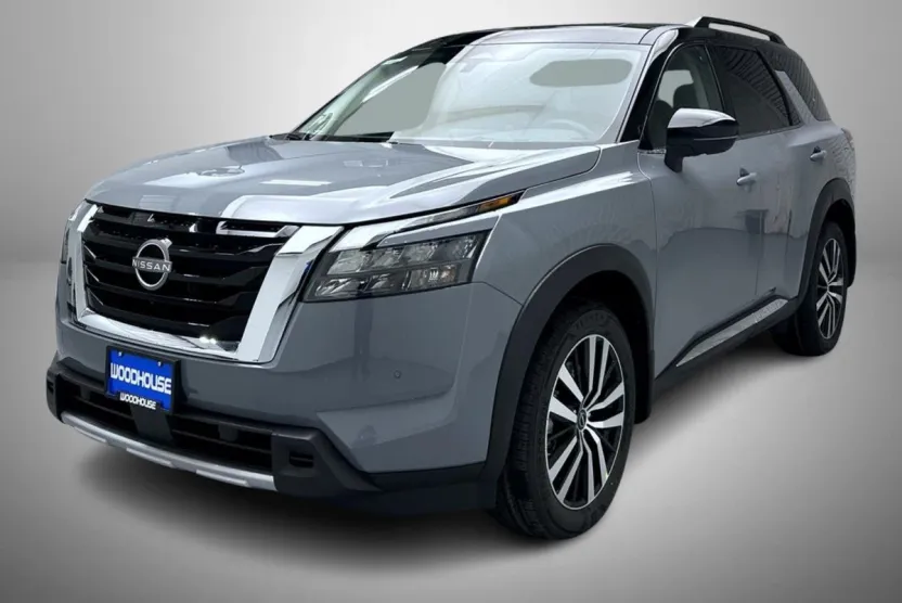 2025 Nissan Pathfinder Platinum photo 1