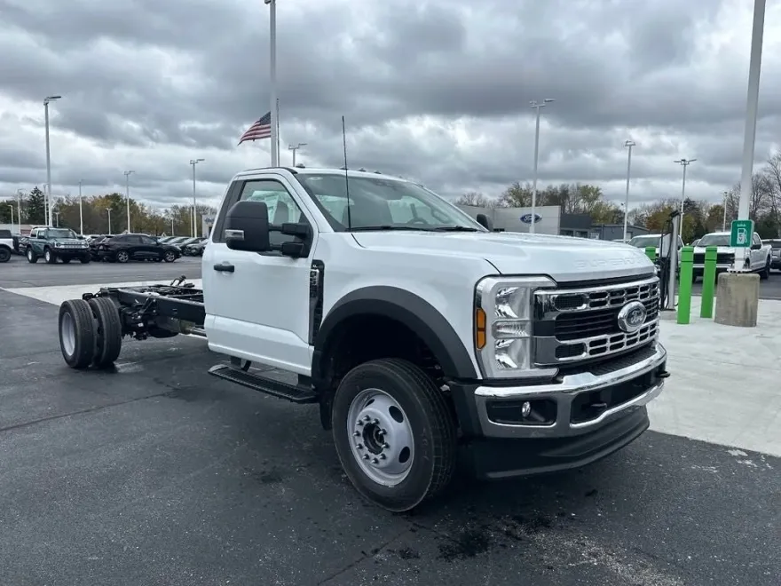 2024 Ford F-550 photo 1