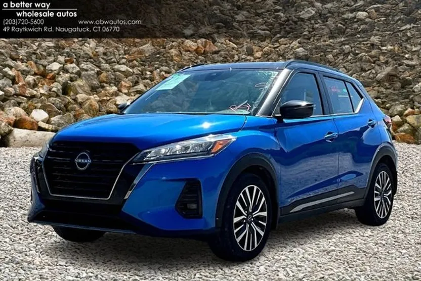 2023 Nissan Kicks SR photo 1