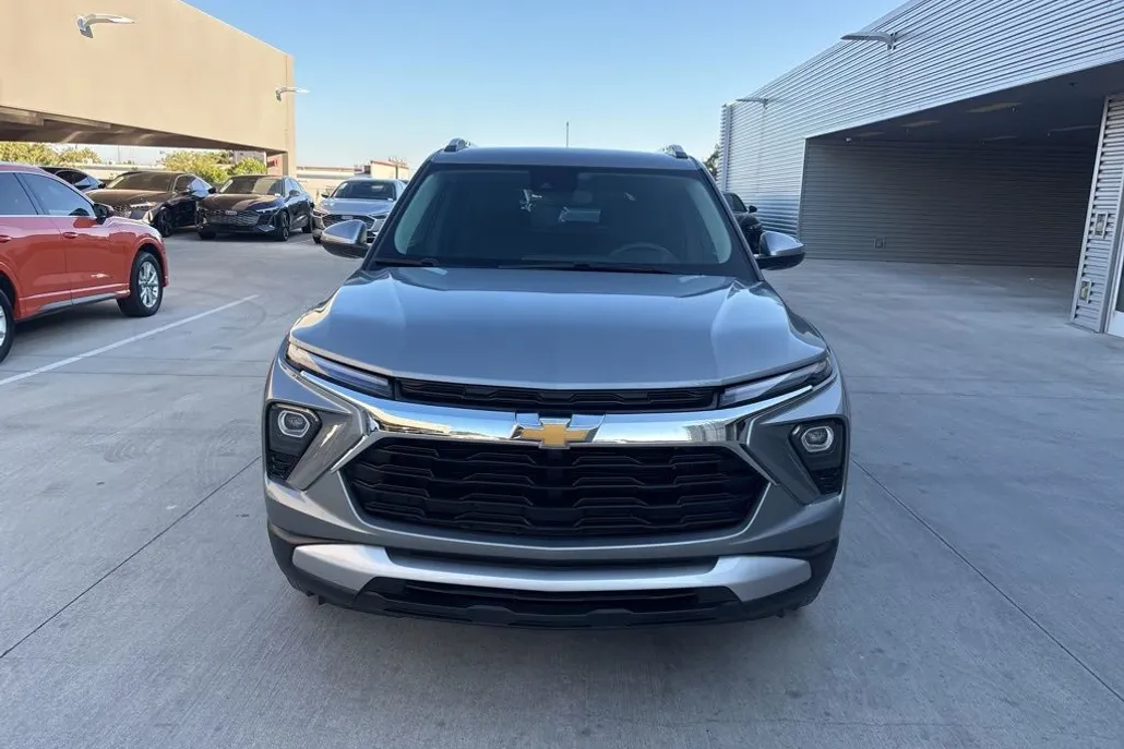 2024 Chevrolet Trailblazer LT photo 1