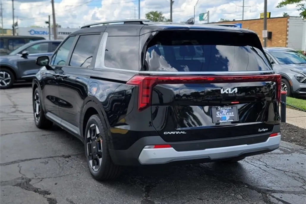 2026 Kia Carnival EX photo 1