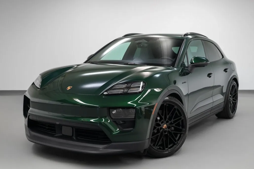 2025 Porsche Macan Electric photo 1