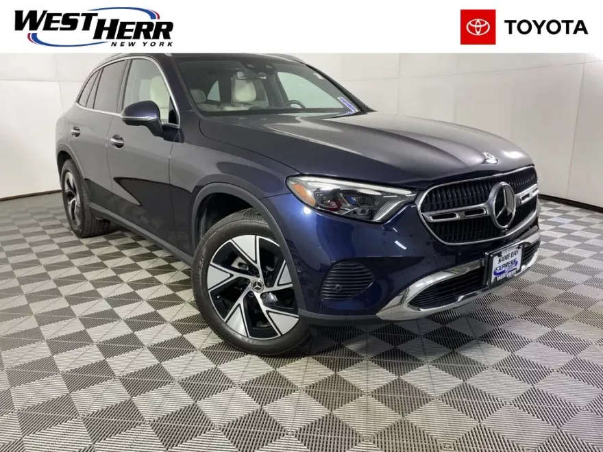 2023 Mercedes Benz GLC 300 4MATIC photo 1