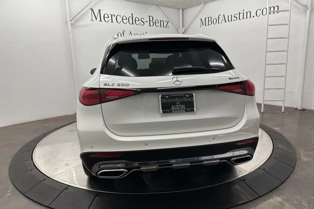 2026 Mercedes Benz GLC 300 4MATIC photo 1