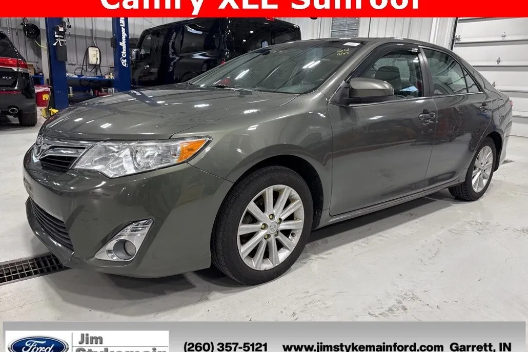 2014 Toyota Camry XLE photo 1