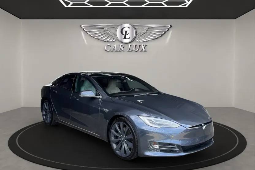 2016 Tesla Model S 90D photo 1