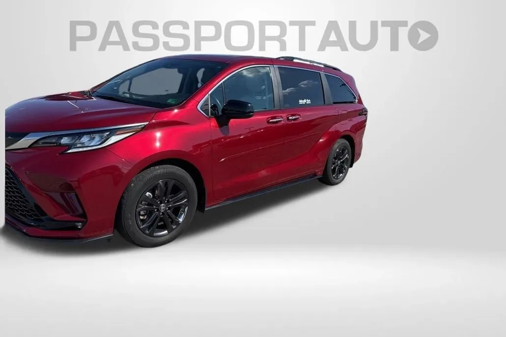 2024 Toyota Sienna XSE photo 1