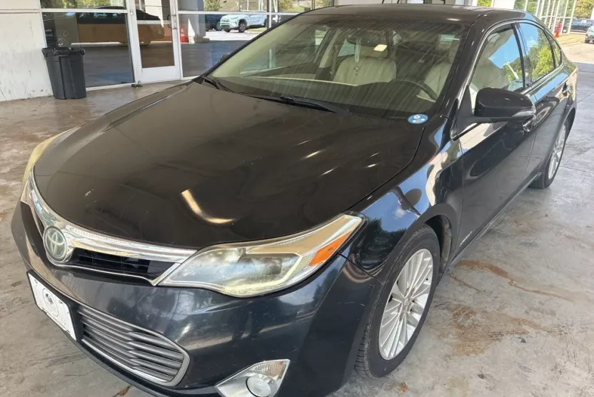 2015 Toyota Avalon Hybrid Limited photo 1