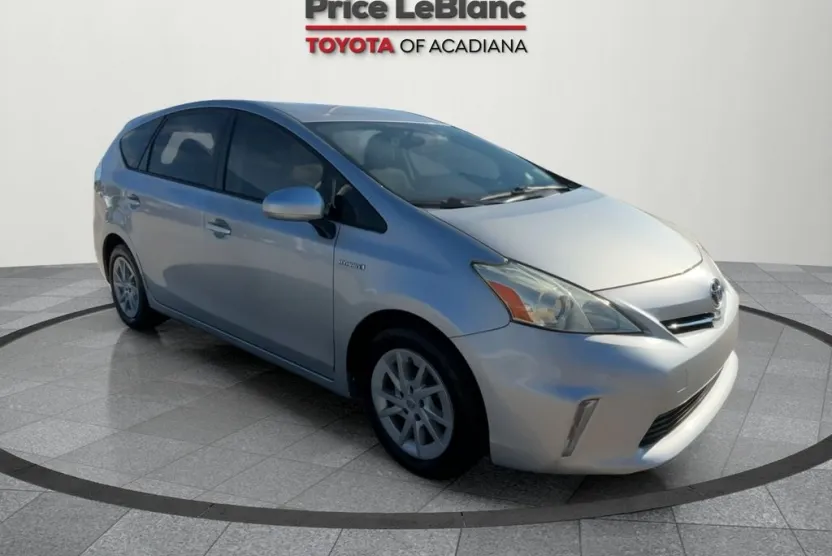 2013 Toyota Prius V Two photo 1