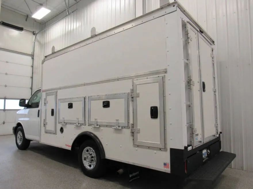 2018 Chevrolet Express 3500 Cutaway photo 1