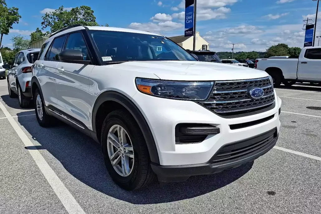2022 Ford Explorer XLT photo 1