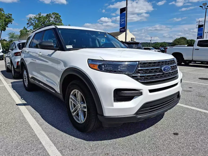 2022 Ford Explorer XLT photo 1
