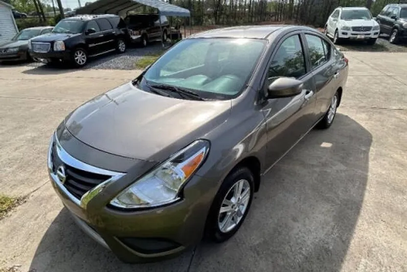 2015 Nissan Versa 1.6 SV photo 1