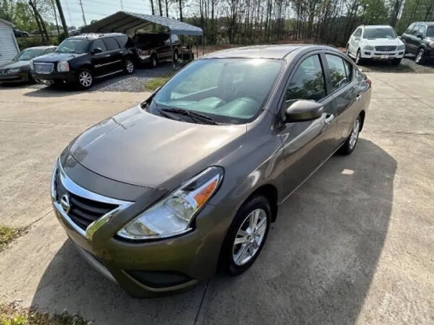 2015 Nissan Versa 1.6 SV photo 1