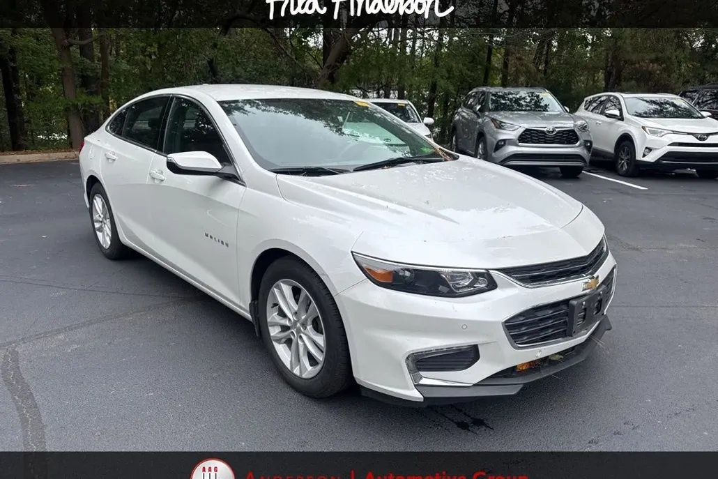 2017 Chevrolet Malibu Hybrid photo 1