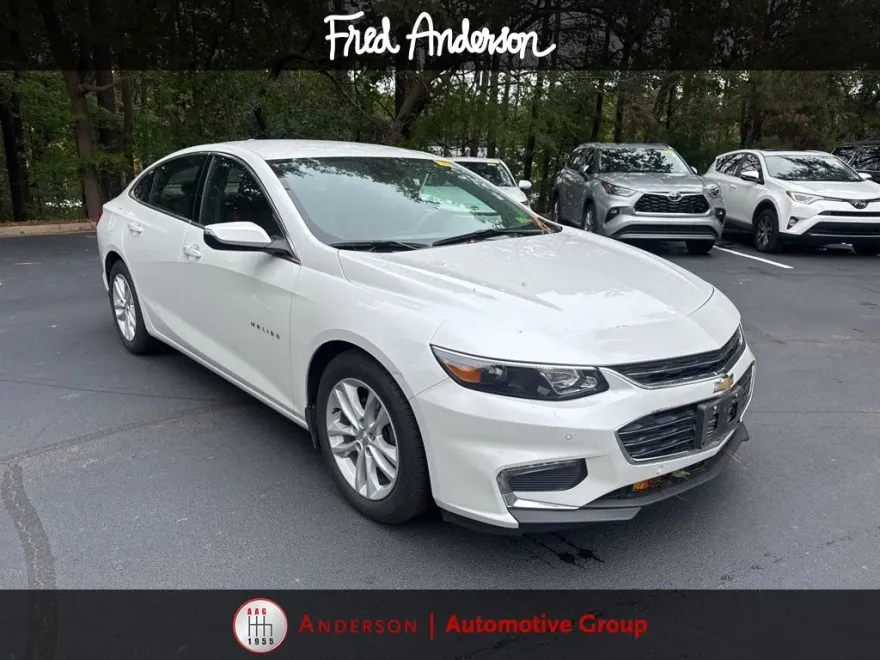 2017 Chevrolet Malibu Hybrid photo 1