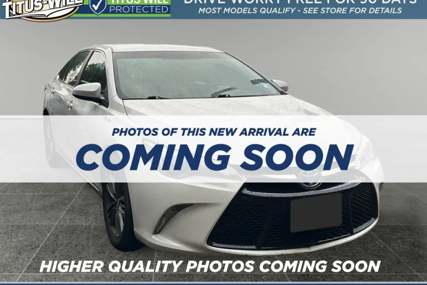 2016 Toyota Camry Hybrid LE photo 1