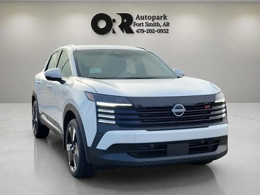 2025 Nissan Kicks SR photo 1