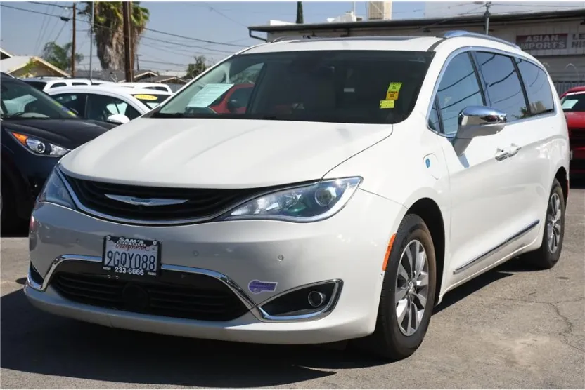 2019 Chrysler Pacifica Hybrid Limited photo 1